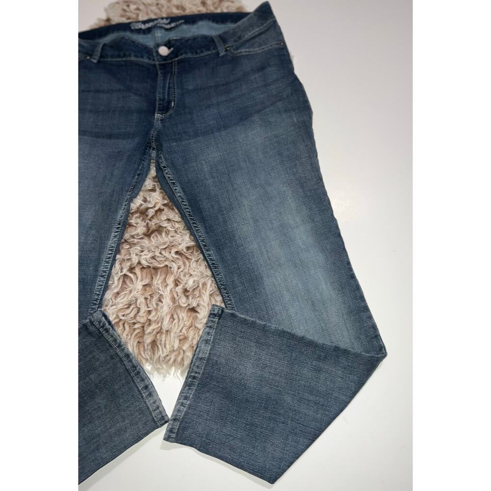 Wrangler women’s straight leg blue jeans - Picture 3 of 14